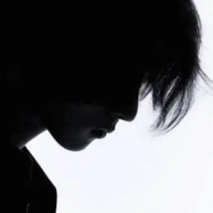 侧面帅哥头像清新唯美侧面帅哥头像图片