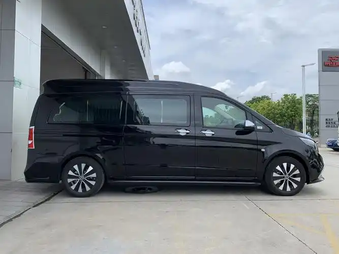 奔驰威霆升级4 2全隔断头等舱,报价竟要80万,这到底贵在哪里?