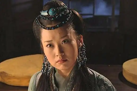 金庸笔下岳灵珊,和任盈盈相比,到底差在哪儿?