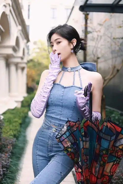 许佳琪牛仔露背蝴蝶结造型##许佳琪蝴蝶结牛仔套装随拍
