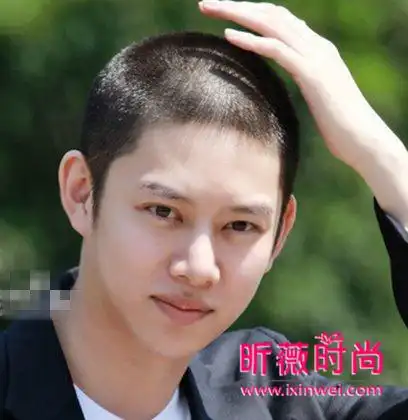 平头:最新男士平头发型 彰显时尚帅气潮流