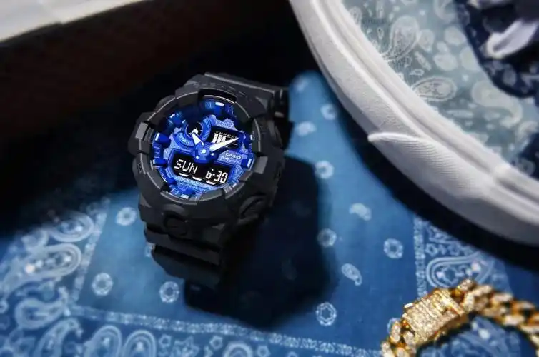 卡西欧经典蓝黑配色97酷酷运动风克莱因蓝配上腰果花真是太绝了