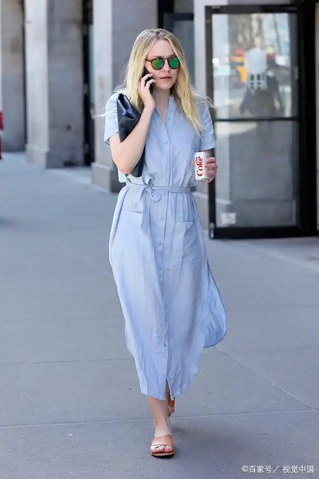 让街拍美女教你怎样将蓝色穿出淑女风格,你心仪哪一款?