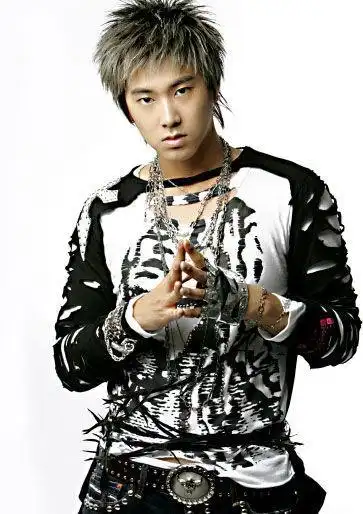 求东方神起郑允浩刚出道时的照片