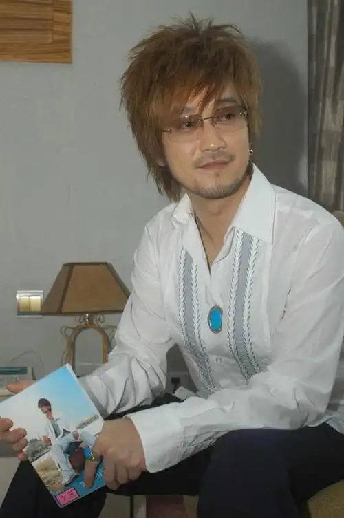 小刚:一个名叫"周传雄"的"过气"宝藏男歌手_腾讯网