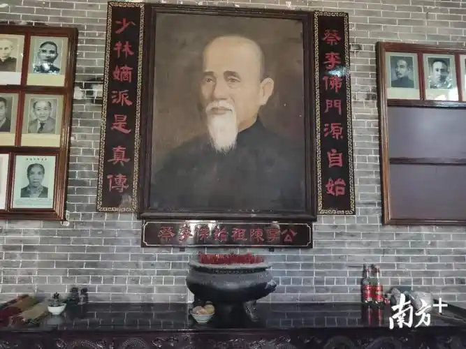 蔡李佛始祖陈享的画像被放置在祠堂最显眼的位置.周柳妤 摄