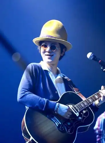 有大头控吗看看盘尼西林主唱张曼乐的头什么水平