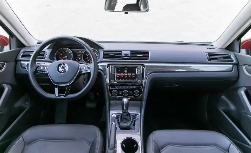 国内何时跟进? 海外2018款帕萨特全面抛弃1.8t