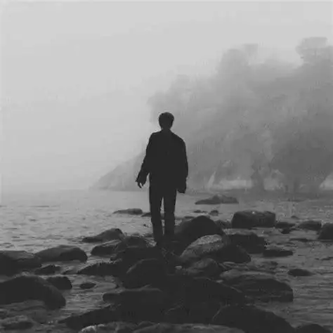 孤独一个人伤感背影图片一个人孤独背影图片男2022已更新今日动态