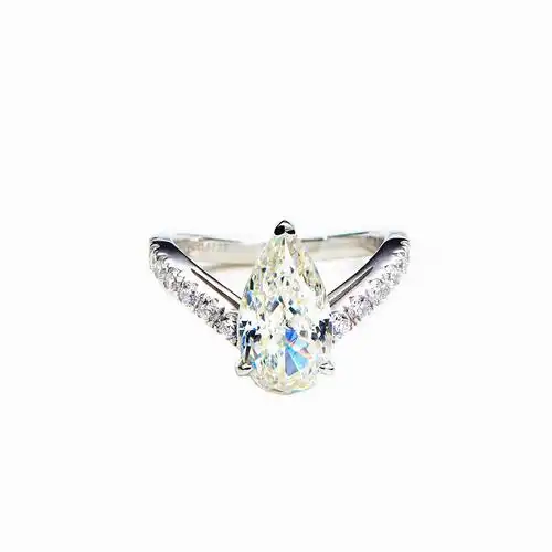 轻奢水滴钻戒婚戒梨形高碳钻纯银白金仿真钻石戒指