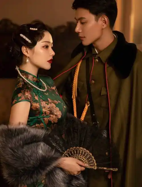 一定要拍一套军阀太太婚纱照军装配旗袍的军阀风婚纱照满足你-全民