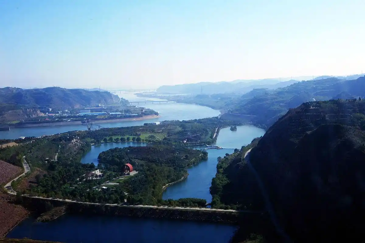 游览黄河小浪底风景区是非常不错的选择.