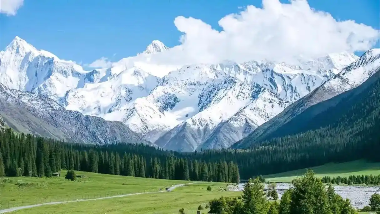 伊犁轻奢度假11日|伊犁旅游封神线路.大家都是知道新疆很美, - 抖音