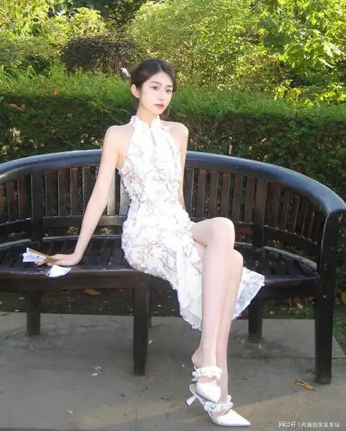 今日养眼美女国产小众模特rolandaxu可爱性感收放自如