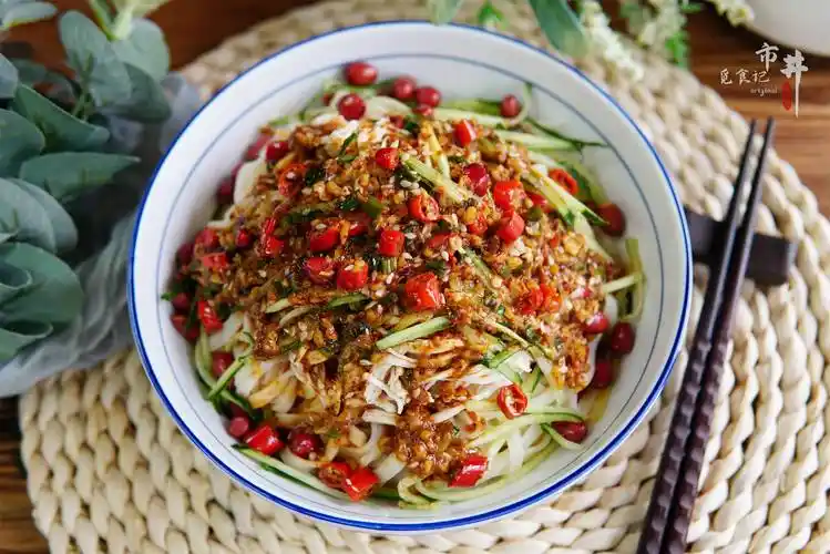 今日夏至,记得吃"夏至面",清爽开胃,应季而食,顺利入伏天