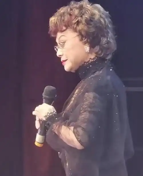 卢秋萍演完"妈打"这个角色后,广东粤剧迷们的女神形象被她彻底颠覆了.