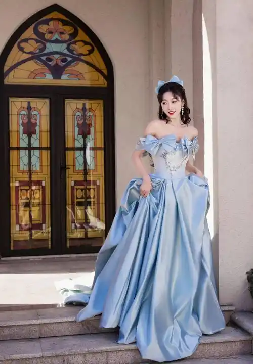 这才是真正的"在逃公主"!穿上蓝色礼服裙的宣璐,好让人心动