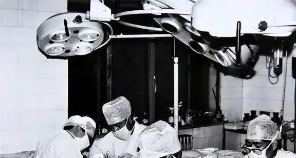 1995年东莞殡仪馆一"女尸"离奇复活,11年后来报恩,已成大画家|遗体