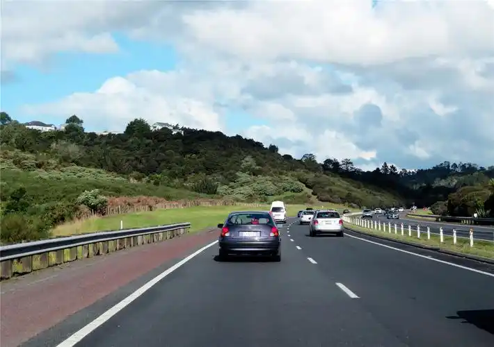 车拍新西兰高速路风景