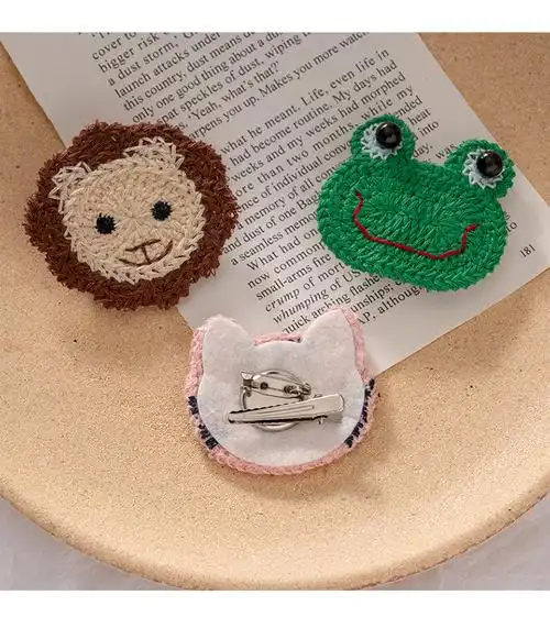 风可爱卡通胸针毛绒胸针配饰胸花毛线编织少女心百搭毛衣胸针小熊