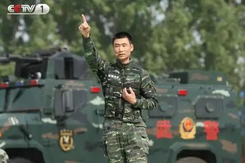 今晚十点半档,听武警猎鹰突击队特战三大队大队长王占军"开讲"!