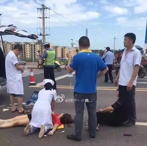 蓬溪县发生一起惨烈车祸一名年轻女性当场