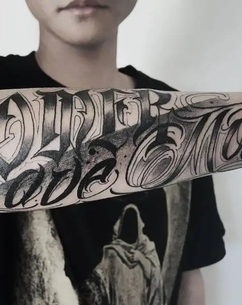 奇卡诺花体字纹身图片_手臂纹身图案