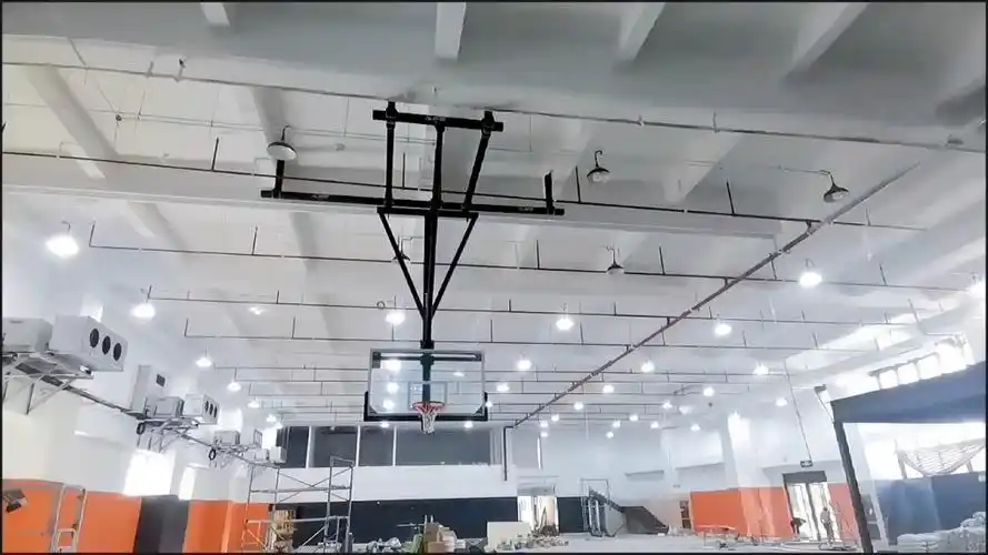 悬挂篮球架安装完毕啦