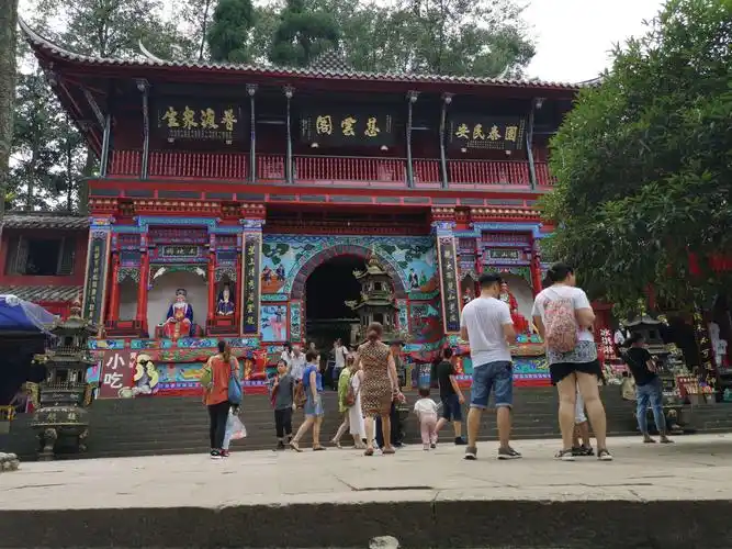 半山腰的慈云阁