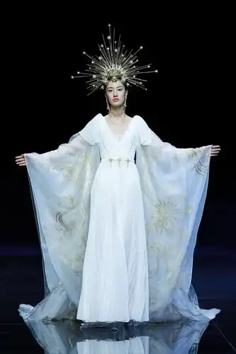 盖娅传说·熊英2021春夏中国国际时装周开幕