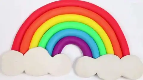 用橡皮泥制作的彩虹桥,小朋友快来看看吧!