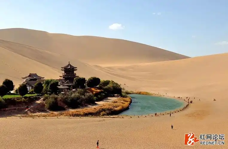 甘肃敦煌月牙湖