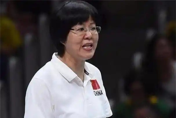 2004年,因花洒被郎平踢出国家队,排球天才张锦文后来境况如何?