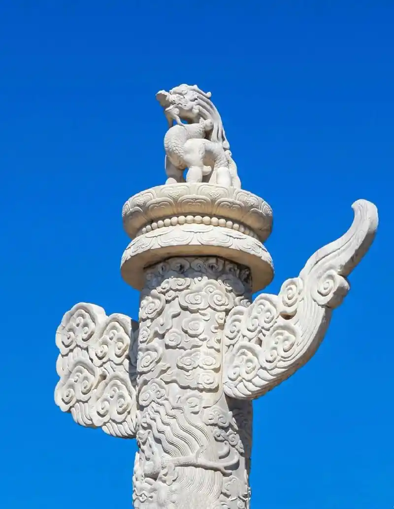 天安门前后各有一对汉白玉的柱子,名字叫华表又称作"望柱"