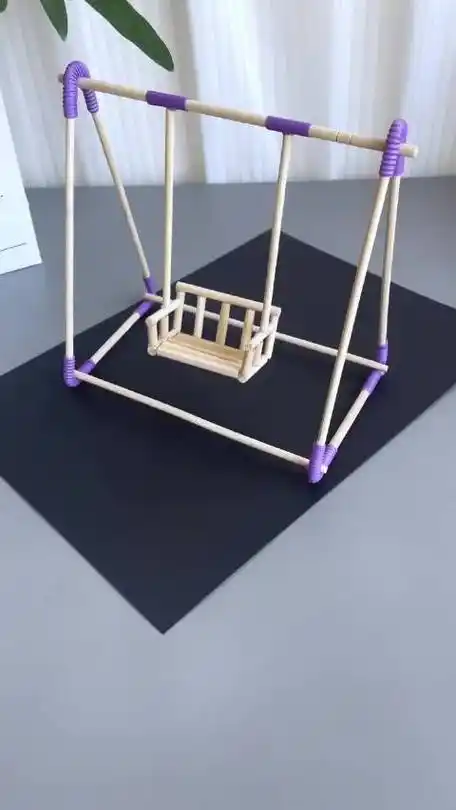 用筷子自制有趣的小秋千#创意手工#   #自制小玩具# 用筷子自制有趣的