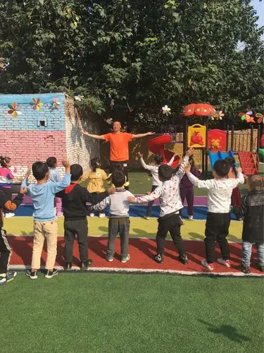 草堂镇向阳幼儿园体智能体育游戏活动