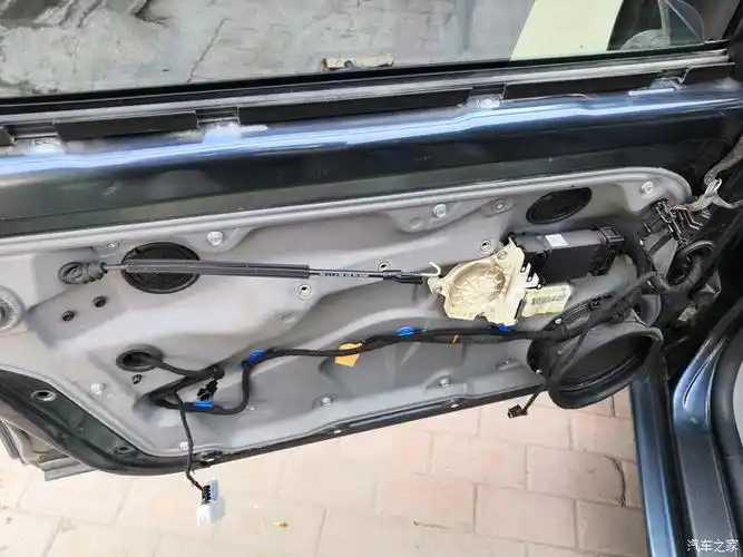 2005款宝来自己动手更换门饰板详细教程