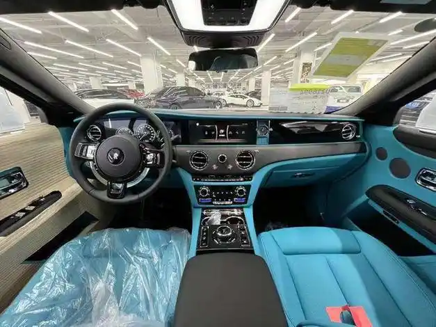 网易首页>网易号>正文申请入驻>劳斯莱斯--古斯特纯手工打造的内饰