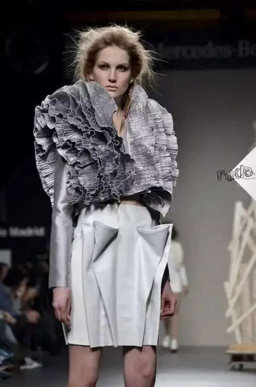 【创意】——200张创意服装设计精选:(结构,解构,肌理,立体)颠覆你的