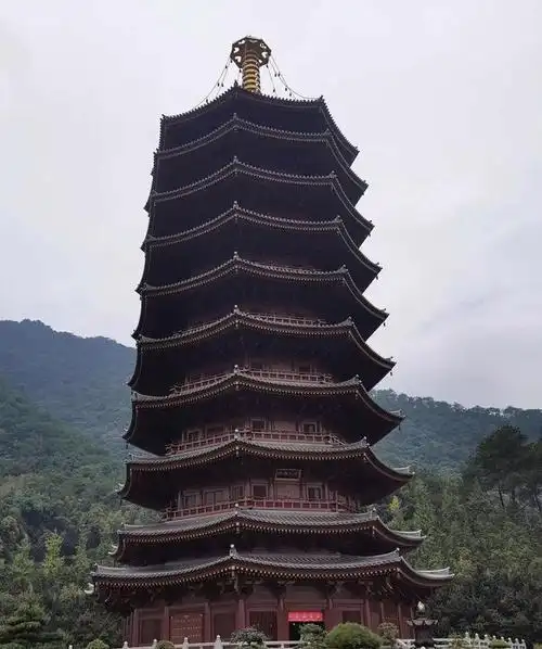 云门寺位于广东韶关市乳源瑶族自治县,是一座有悠久历史的佛教名山,被