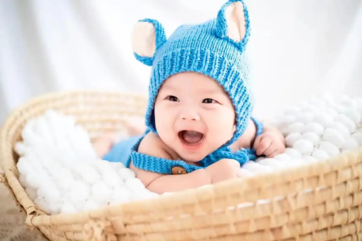 再来一组宝宝百日照,不同摄影师拍出不一样的风格,留下宝宝纯真 - 抖