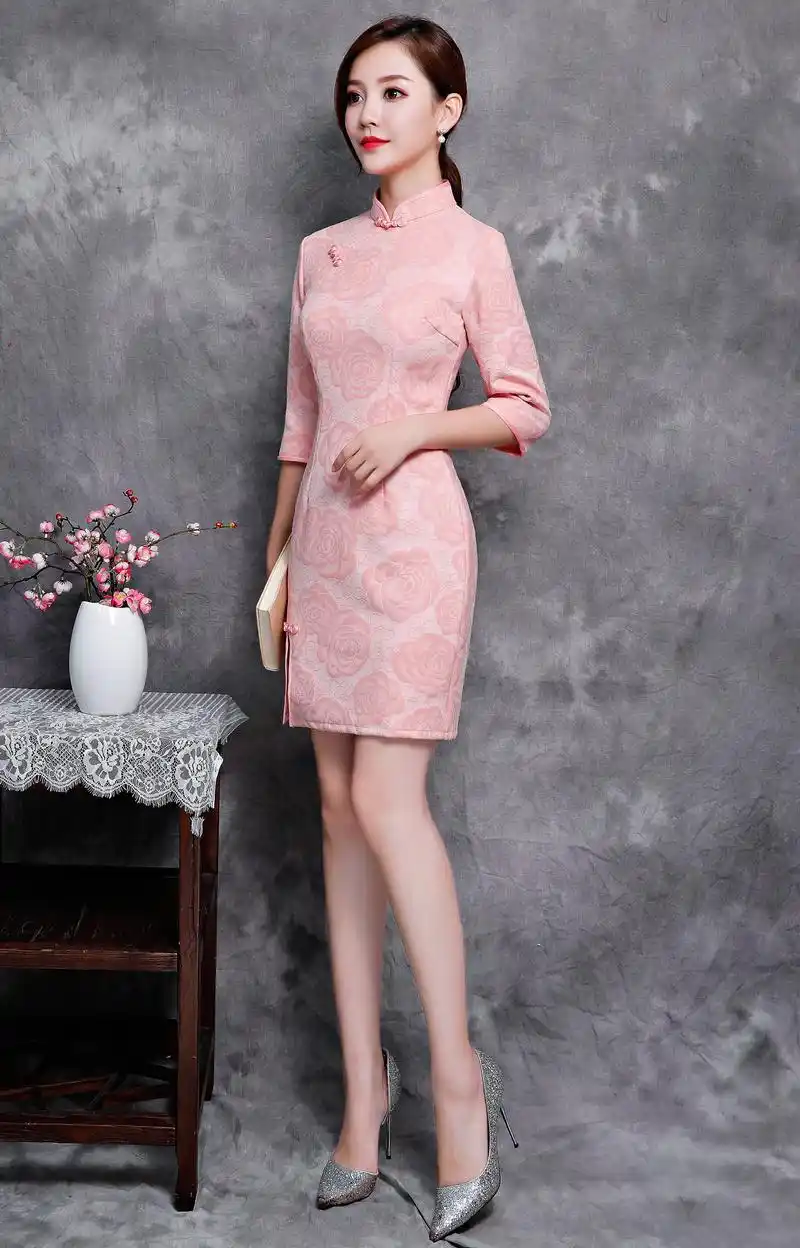 粉色短款旗袍裙,优雅时尚又温馨浪漫,你喜欢这款旗袍吗?