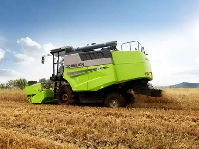 如今,农业机械化正转变着农业的发展方式,锄头,镰刀,铲子,打禾机等