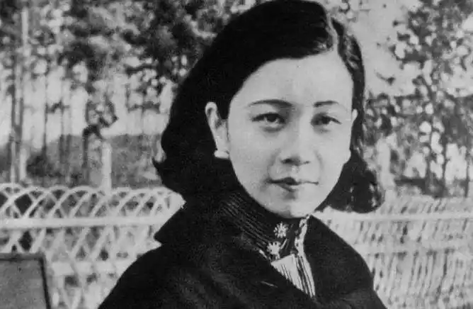 由茶叶大王沦为小贩的唐季珊:始乱终弃,两大民国影后因他毁灭