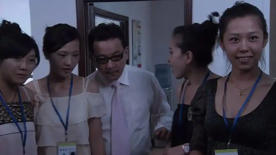 温柔的谎言安然变漂亮了同事们羡慕