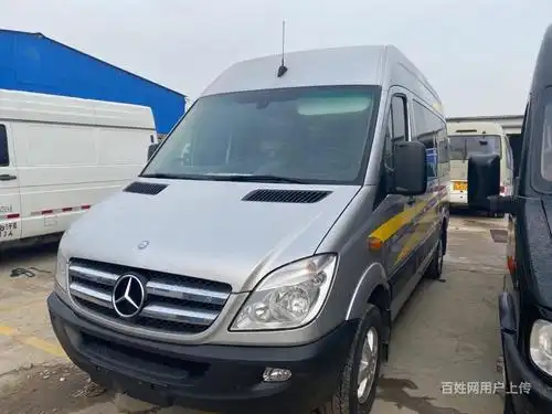 9座二台奔驰凌特小型客车