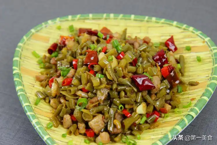 酸豆角炒肉末的做法(肉沫炒酸豆角)插图