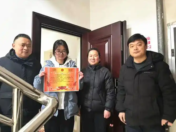 枞阳中学高一年级组织开展期末统测表彰暨家访活动