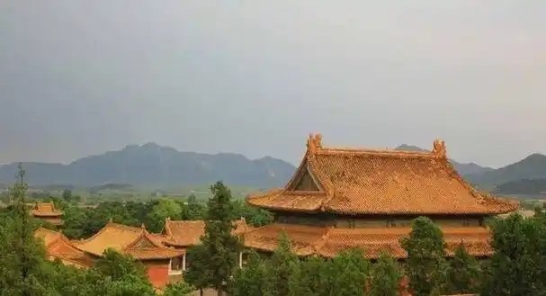 内务府果然天天用几匹快马从圣德泉驮载温泉水运往吉林乌喇,供康熙