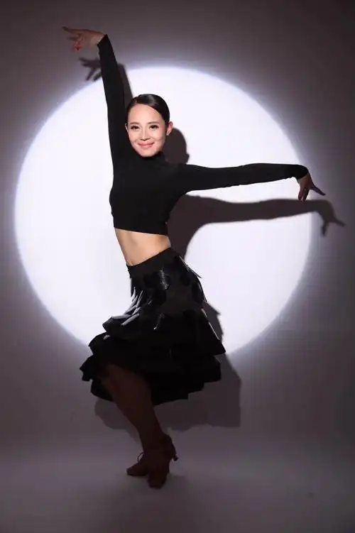 金舞鞋拉丁舞体育舞蹈艺考招生中